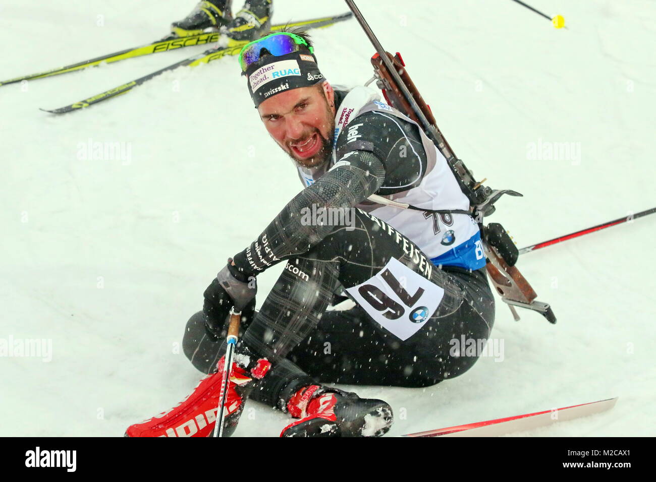 Gekämpft bis zum Umfallen: Der Schweizer Biathlet Benjamin Weger bei IBU Weltcup Biathlon Sprint in Ruhpolding Stockfoto
