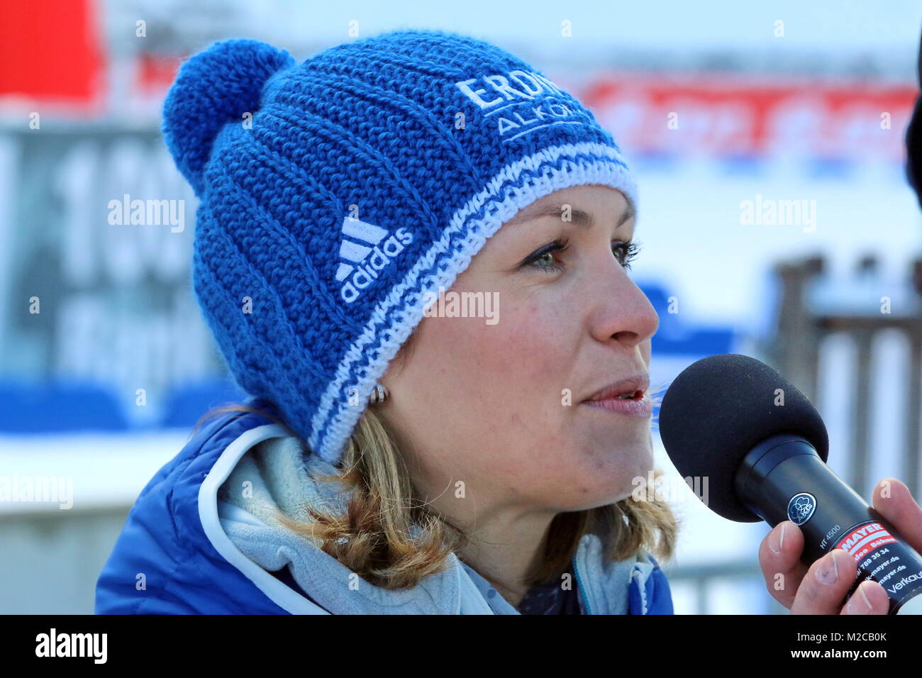 Magdalena Neuner im Interview beim IBU Weltcup Biathlon Massenstart Frauen in Ruhpolding Stockfoto