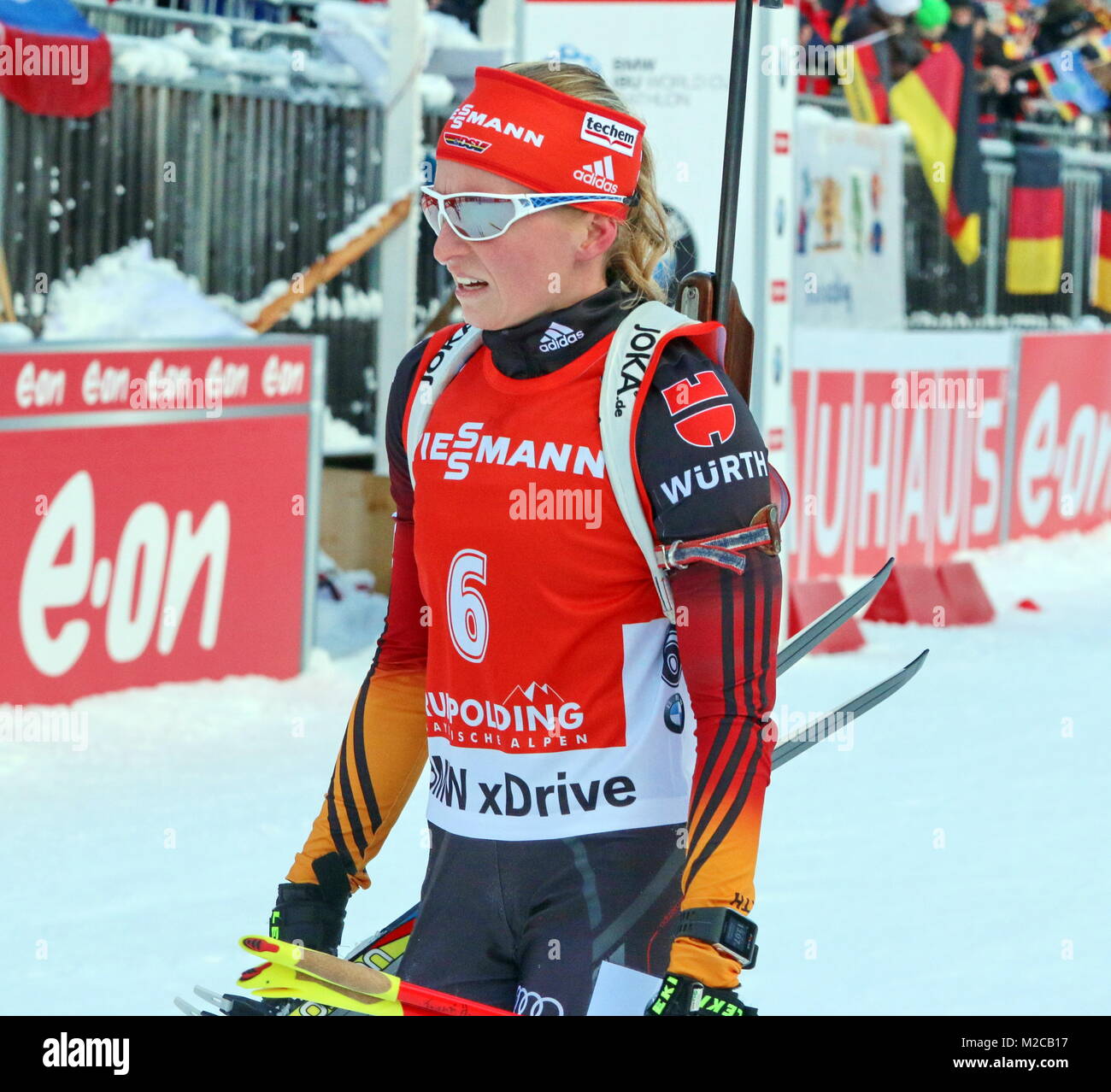 Leise enttäuscht verlässt Franziska Hildebrand beim IBU Weltcup Biathlon Massenstart Frauen in Ruhpolding / Rang 14 das Zielgelände. Stockfoto