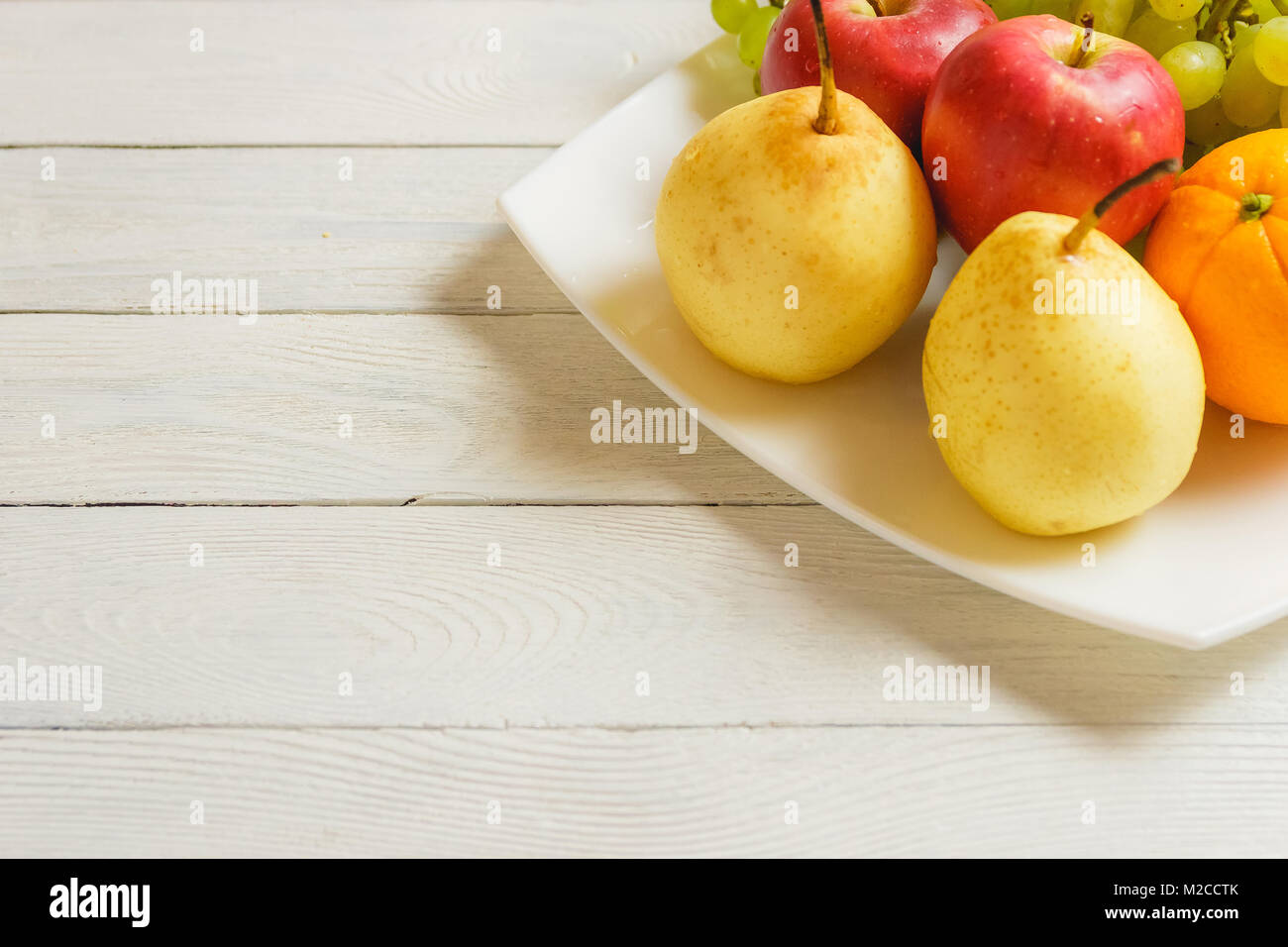 Gesunde Frucht Mix auf der hölzernen Küchentisch mit Kopie Raum Stockfoto
