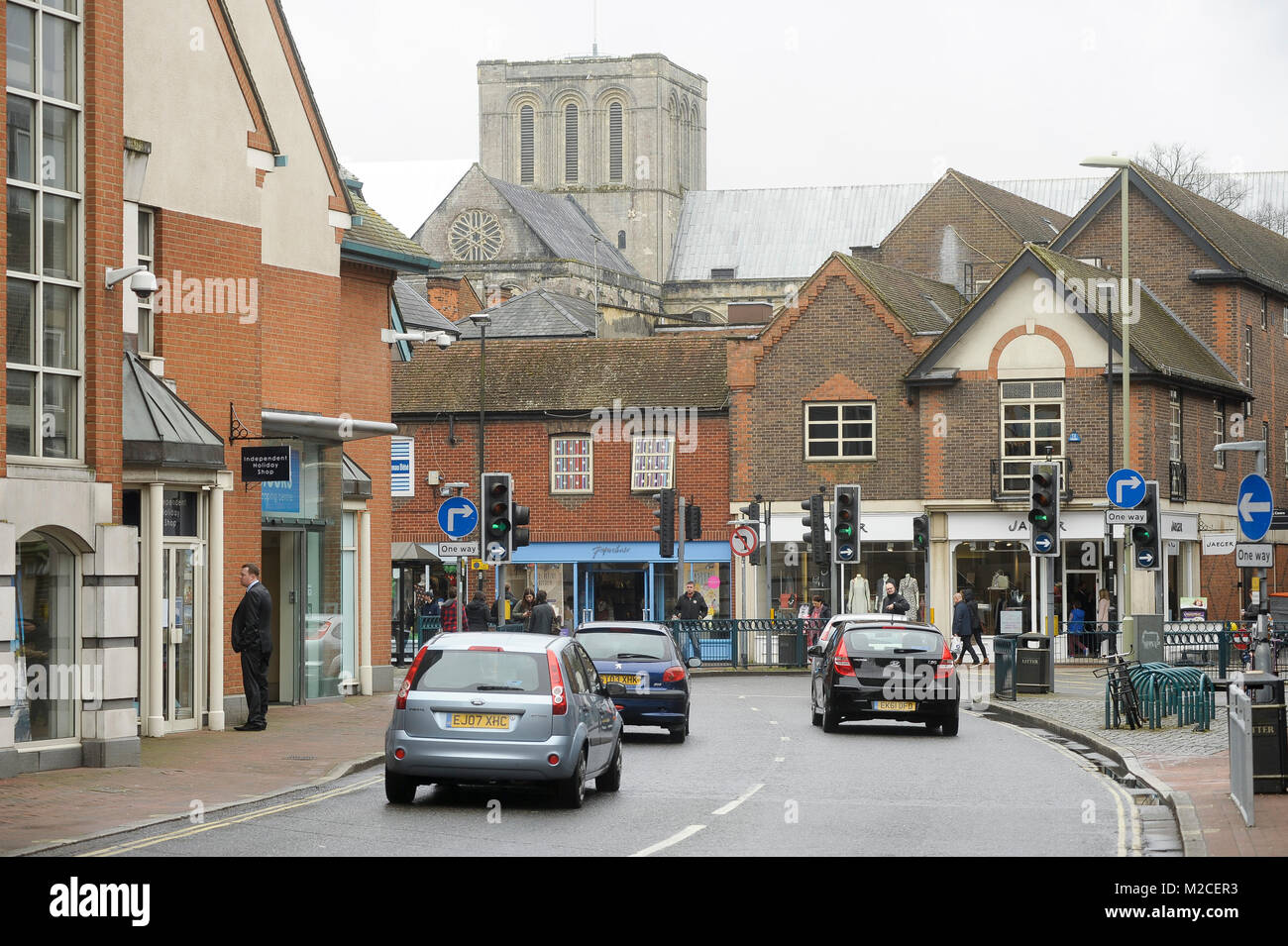 Norman und gotischen Kathedrale von Winchester (Kathedrale Kirche der Heiligen Dreifaltigkeit und St. Peter und Paul und St. Swithun) in Winchester, Hampshire, Stockfoto