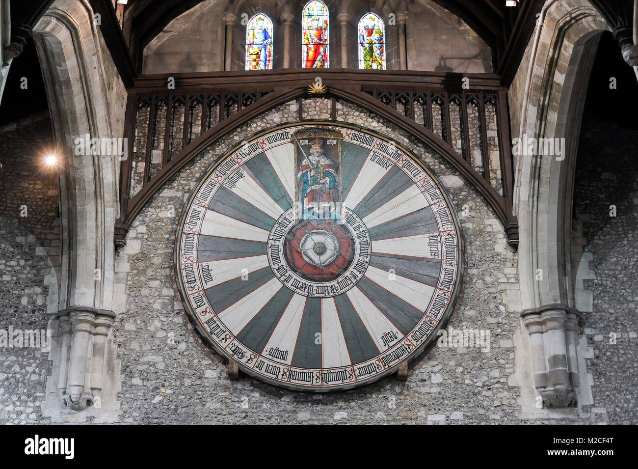 Eine Imitation Arthurian Runden Tisch vom 1275, vermutlich für König Edward I und malte in 1522 König Heinrich VIII. von England ist hunging im Gotischen Stockfoto