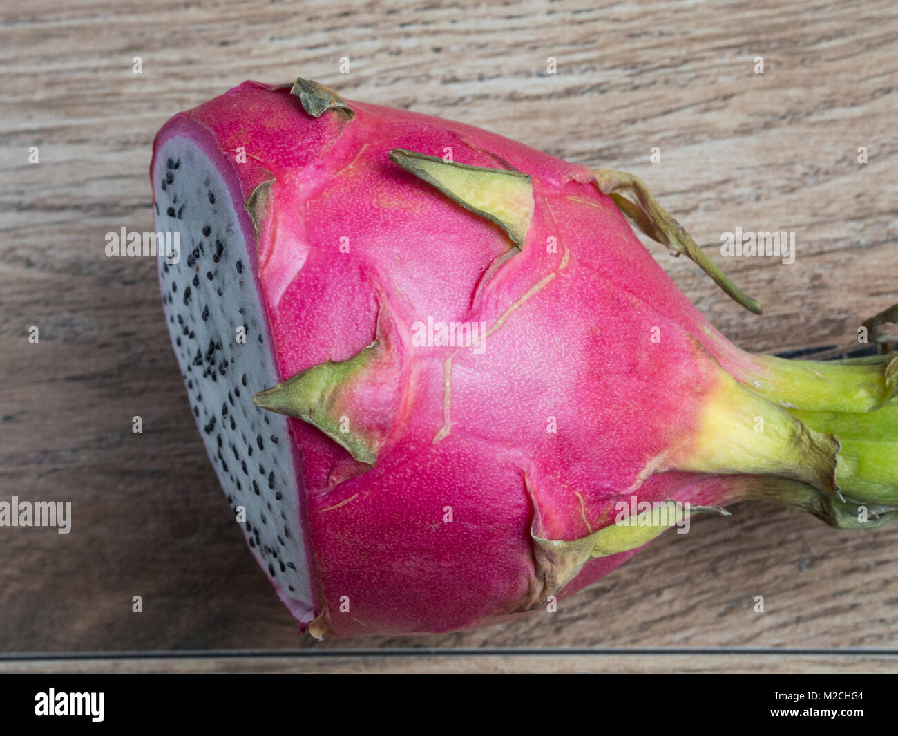 Pitahaya Frucht auf Holz Hintergrund Stockfoto