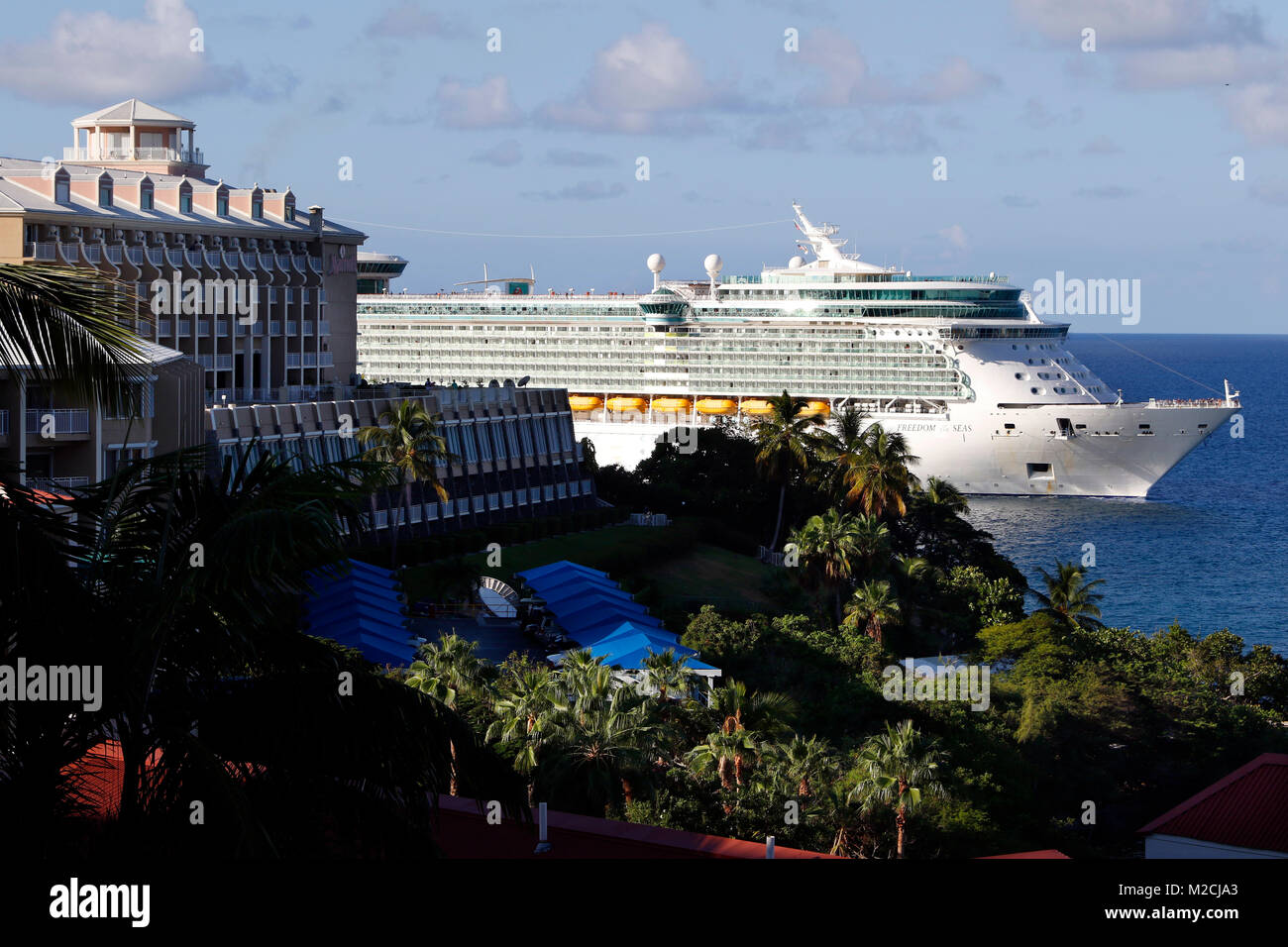 Ein Royal Caribbean Cruise Ship, die Freiheit der Meere, in den Hafen