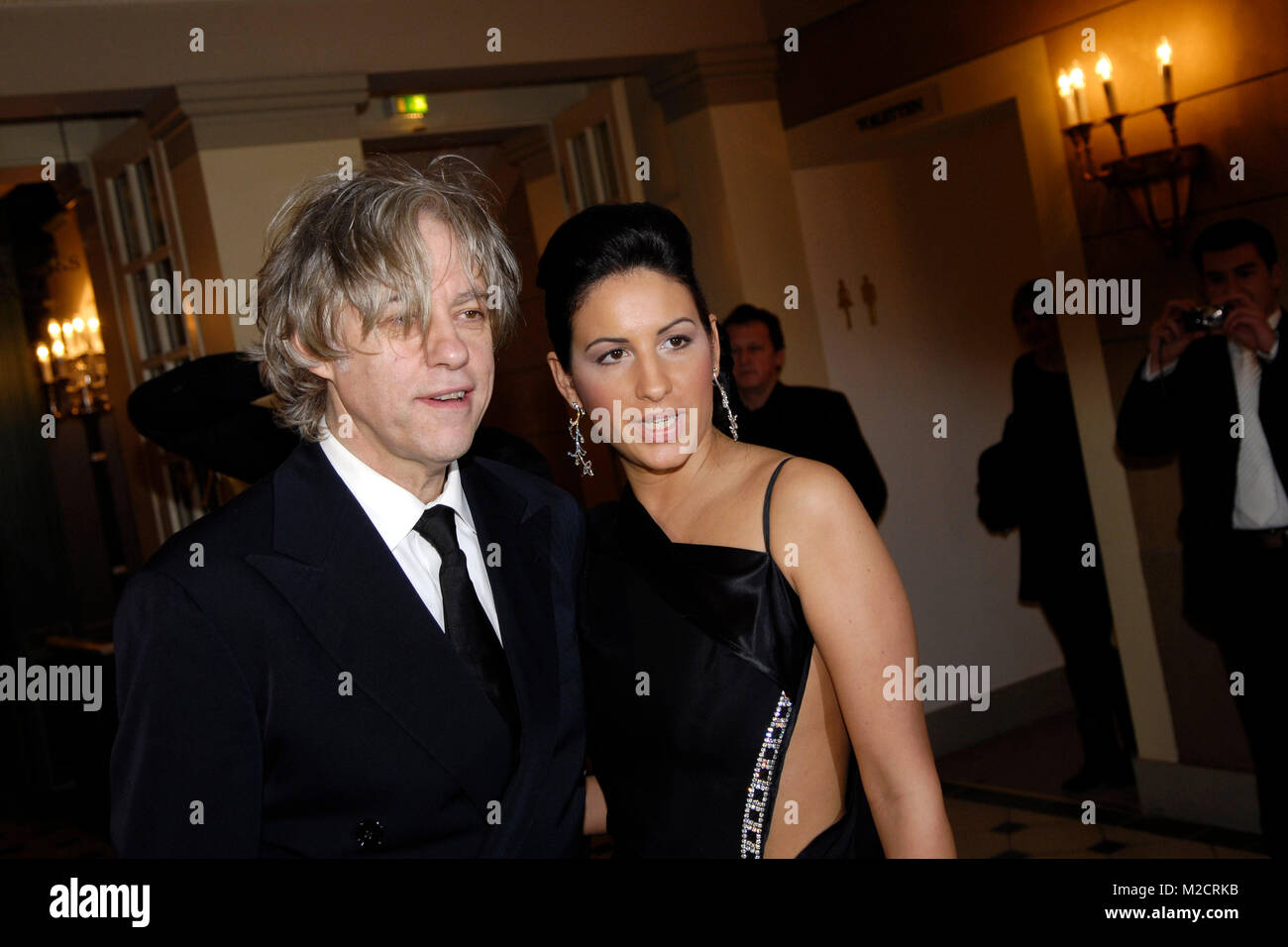Minu Barati-Fischer und Sir Bob Geldof auf der Cinema for Peace-Gala im Berliner Konzerthaus am 09.02.2009 Stockfoto