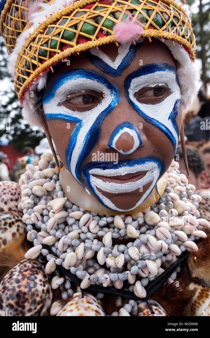 Portrait einer weiblichen Performer im Mount Hagen Show in Papua-Neuguinea Stockfoto