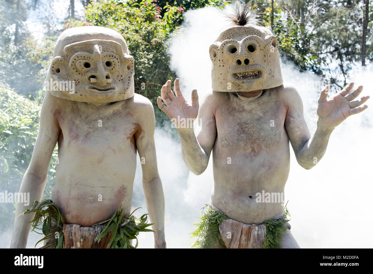 Asaro Mudmen am Mount Hagen Show in Papua-neuguinea durchführen Stockfoto