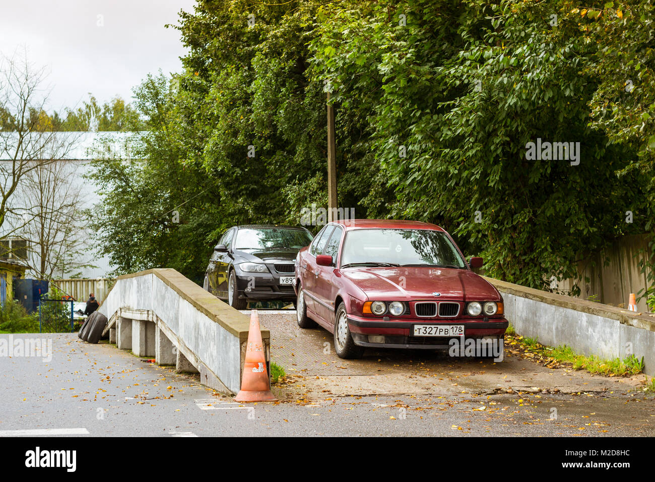 St. Petersburg, Russland - 16. September 2017: Autos BMW von verschiedenen Baureihe, Modelle und Jahre für die Liebhaber der Rally Car Deutsche Bayerische manufactur Stockfoto