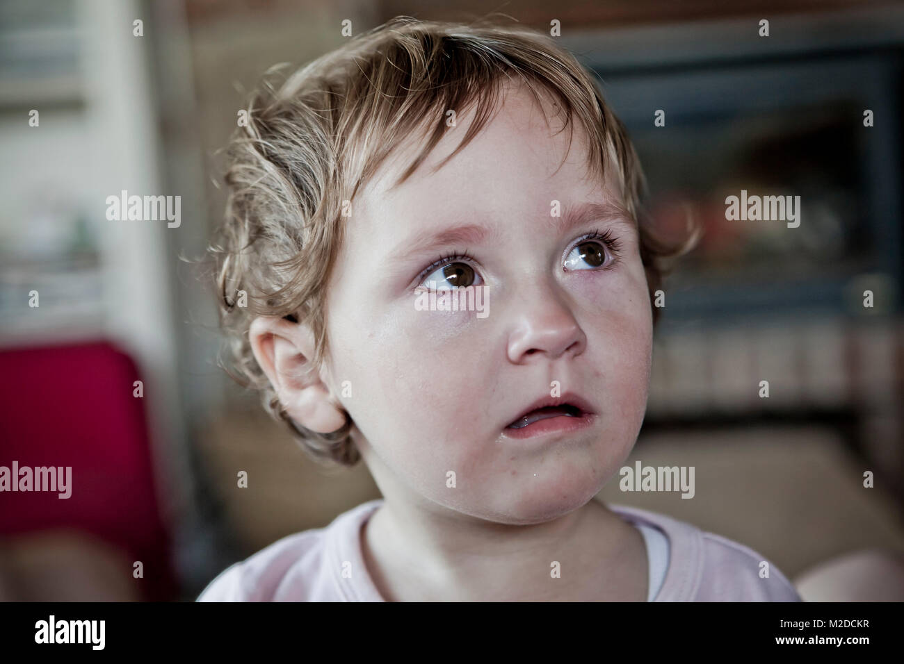 2-Jähriges Mädchen nach Weinen Stockfoto