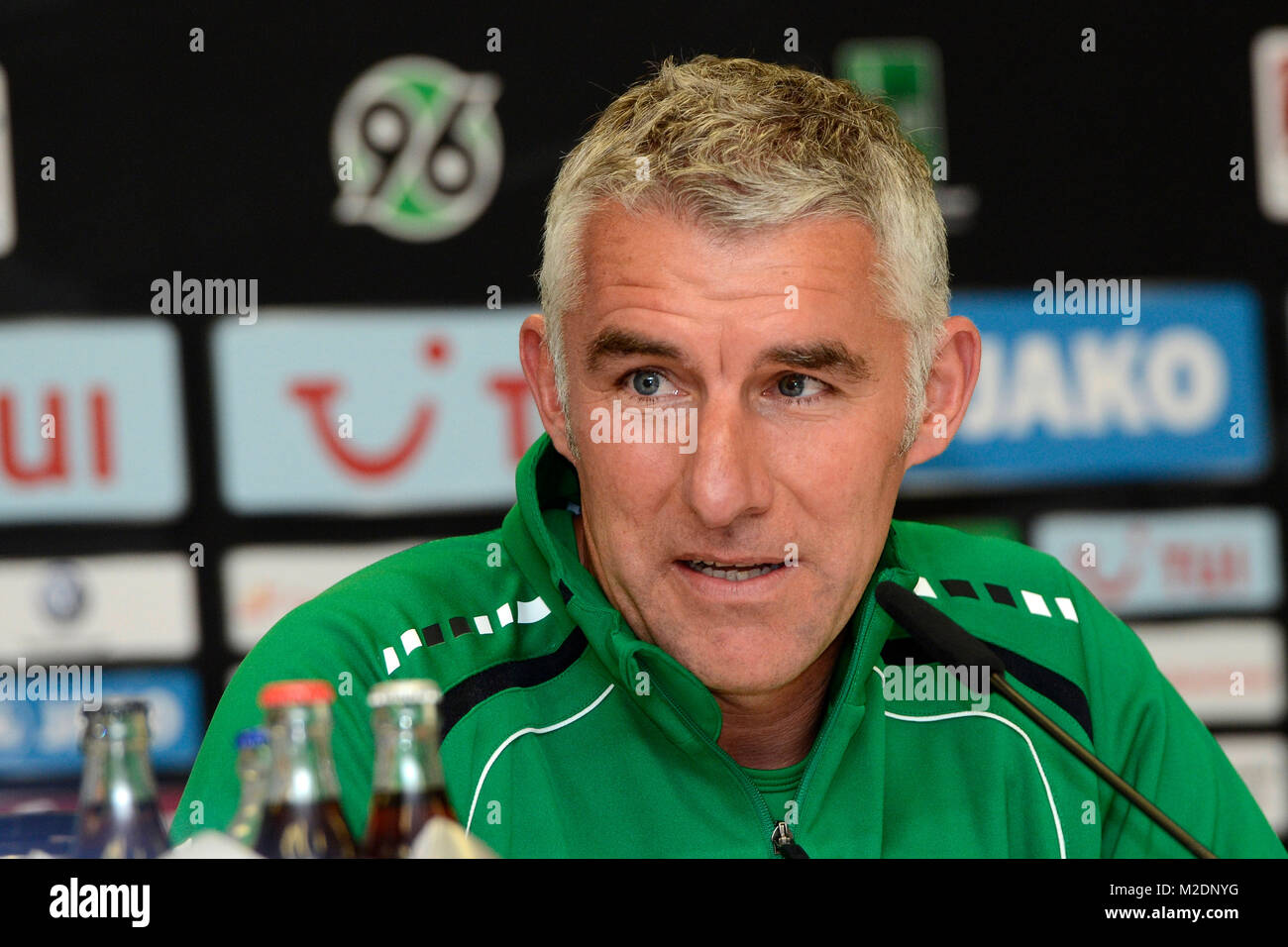 Hannover 96 trainer mirko slomka, Fotos und Bildmaterial in hoher