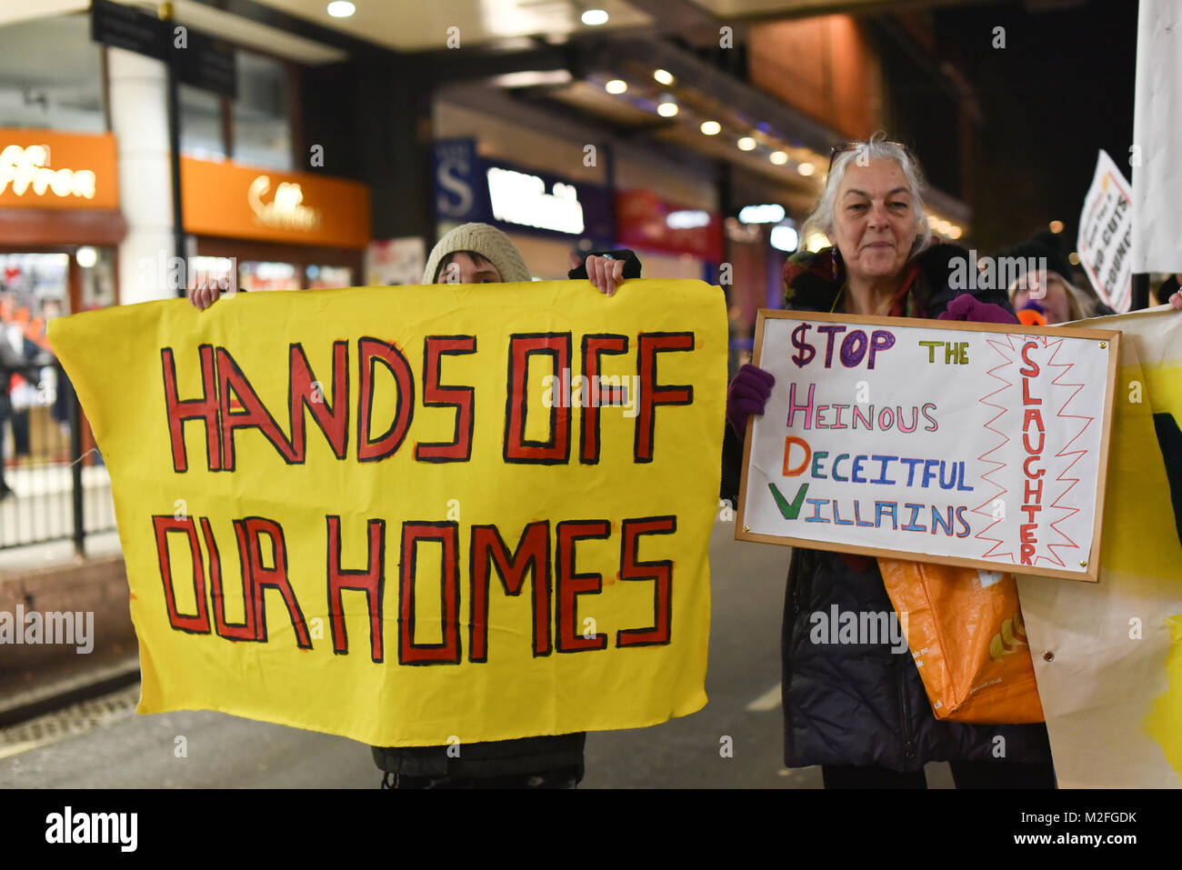 Wood Green, London, UK. 7. Februar 2018. Protest und März durch grünen Holz, Haringey an den Rat Büros als Notfall Rat Aussprache erfolgt die geplante HDV (Wohnungsbau) Credit: Matthew Chattle/Alamy Leben Nachrichten zu diskutieren Stockfoto