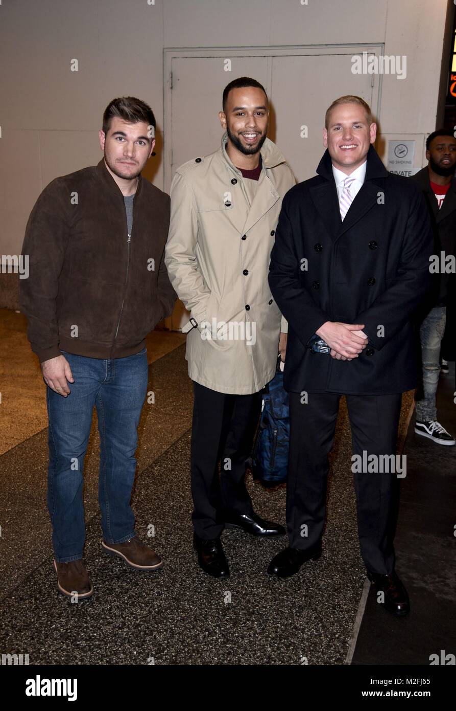 New York, NY, USA. 7 Feb, 2018. Alek Skarlatos, Spencer Stein, Anthony Sadler, die drei echten Helden aus dem 15:17 NACH PARIS bei MTV TRL gesehen, und über die für Celebrity Candids - MI, New York, NY, 7. Februar 2018. Credit: Derek Sturm/Everett Collection/Alamy leben Nachrichten Stockfoto