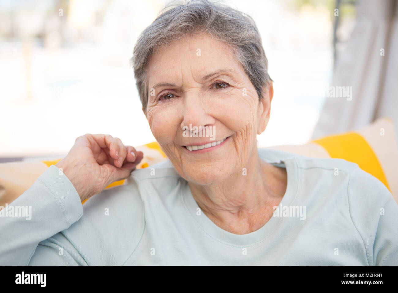 Porträt eines reifen ältere Frau lächelnd. Stockfoto