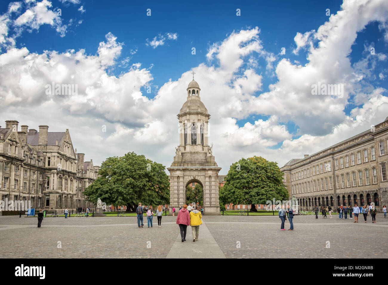 Alte Glockenturm am Trinity College in Dublin, Irland Stockfoto