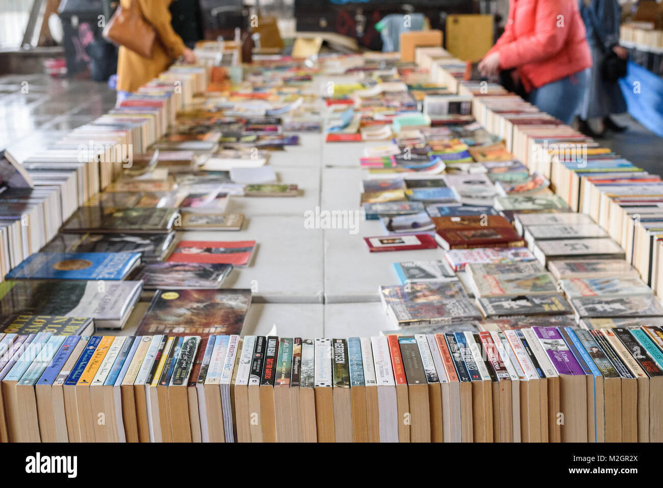 Die Southbank Centre Buchmarkt unter Waterloo Bridge in London. Stockfoto