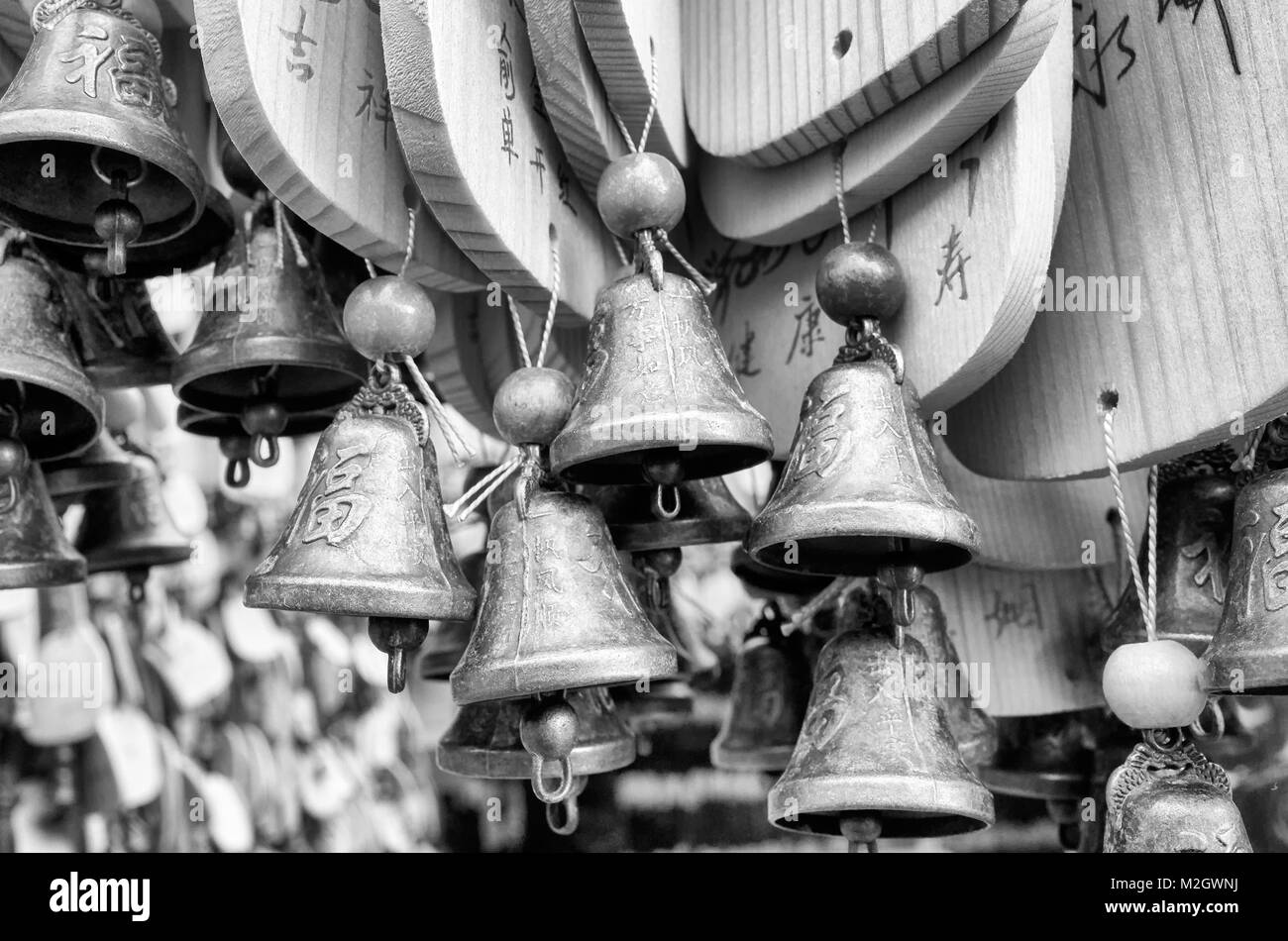 Lijiang, China - 22. September 2017: Gebete und Wünsche in Bezug auf die Holzplatten in einem Tempel der Weißen Wasser Fluss gehängt in Blue Moon Valley. Stockfoto