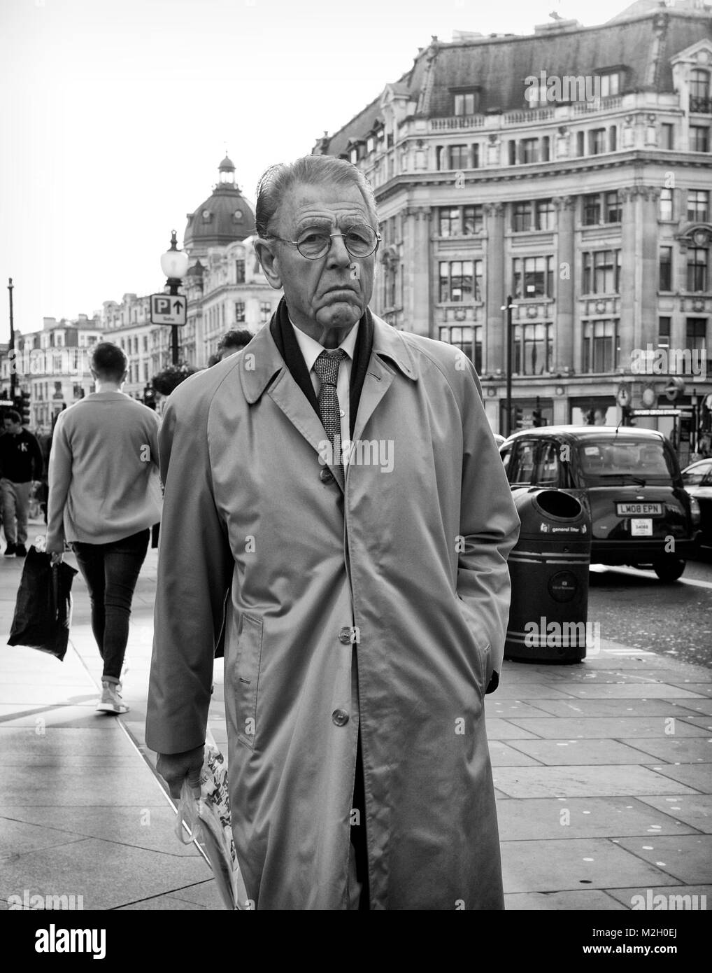 Edward Charles Morice Fox, OBE, Schauspieler, Wandern entlang der Regent Street, London, England, Vereinigtes Königreich, Kredit: London Snapper Stockfoto