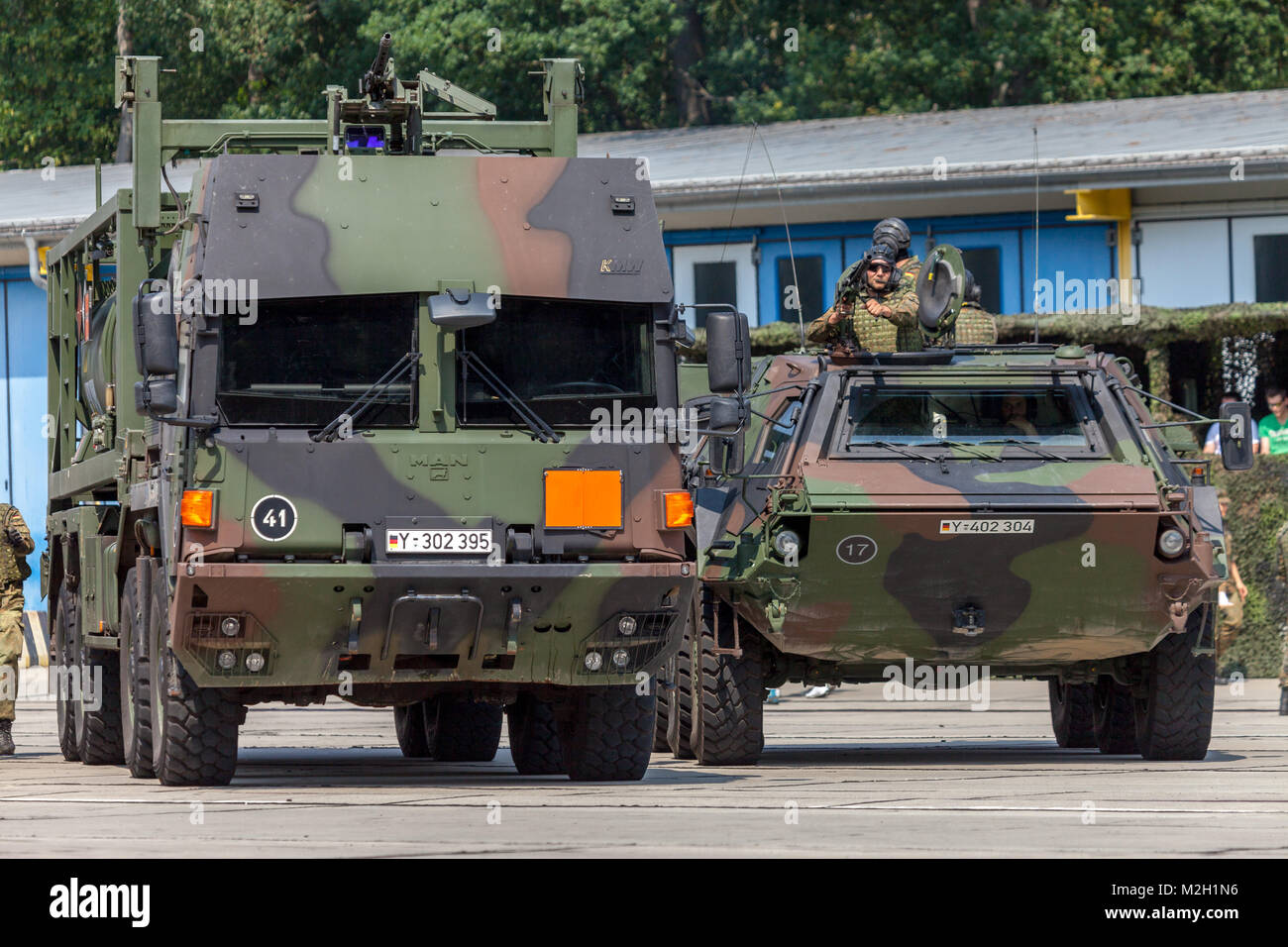 BURG/Deutschland - 25. JUNI 2016: Bundeswehr MAN Multi 2 Wechselbrücke ...