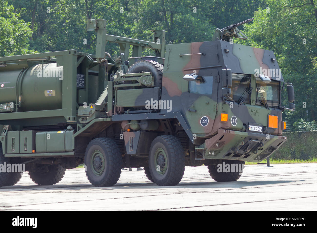 BURG/Deutschland - 25. JUNI 2016: Bundeswehr MAN Multi 2 Wechselbrücke ...