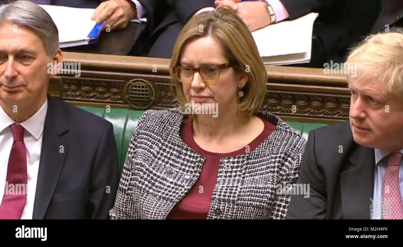 Home Secretary Amber Rudd während Prime Minister's Fragen im Unterhaus, London. Stockfoto