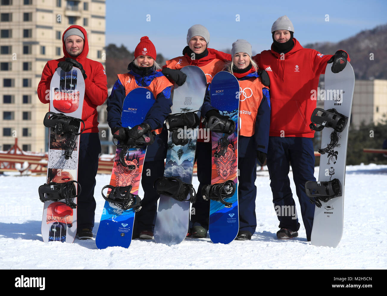 Großbritannien Snowboarder (von links nach rechts) Rowan Coultas, Aimee Fuller, Jamie Nicholls, Katie Ormerod und Billy Morgan für ein Bild während einer Vorschau Tag im Phoenix Park Pose vor der Olympischen Winterspiele 2018 PyeongChang in Südkorea. Stockfoto