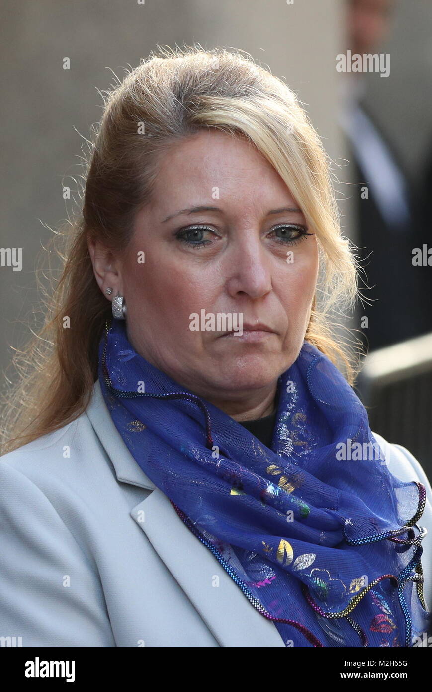 Denise Fergus, die Mutter des ermordeten toddler James Bulger, außerhalb des Old Bailey, London, nachdem einer seiner Mörder, Jon Venables, wurde im Old Bailey für 40 Monate ins Gefängnis, nachdem er zuließ, in mehr als Tausend unanständige Bilder von Kindern und Kindesmissbrauch. Stockfoto