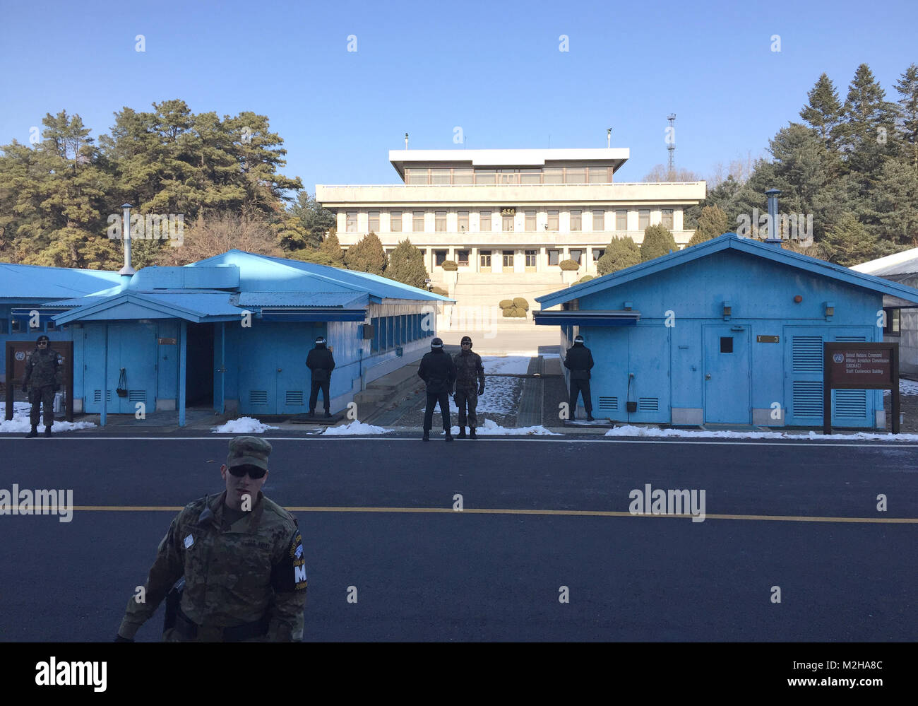 Süd- und Nordkorea Grenzschutzbeamten bei Panmunjeom im Joint Security Area. Stockfoto