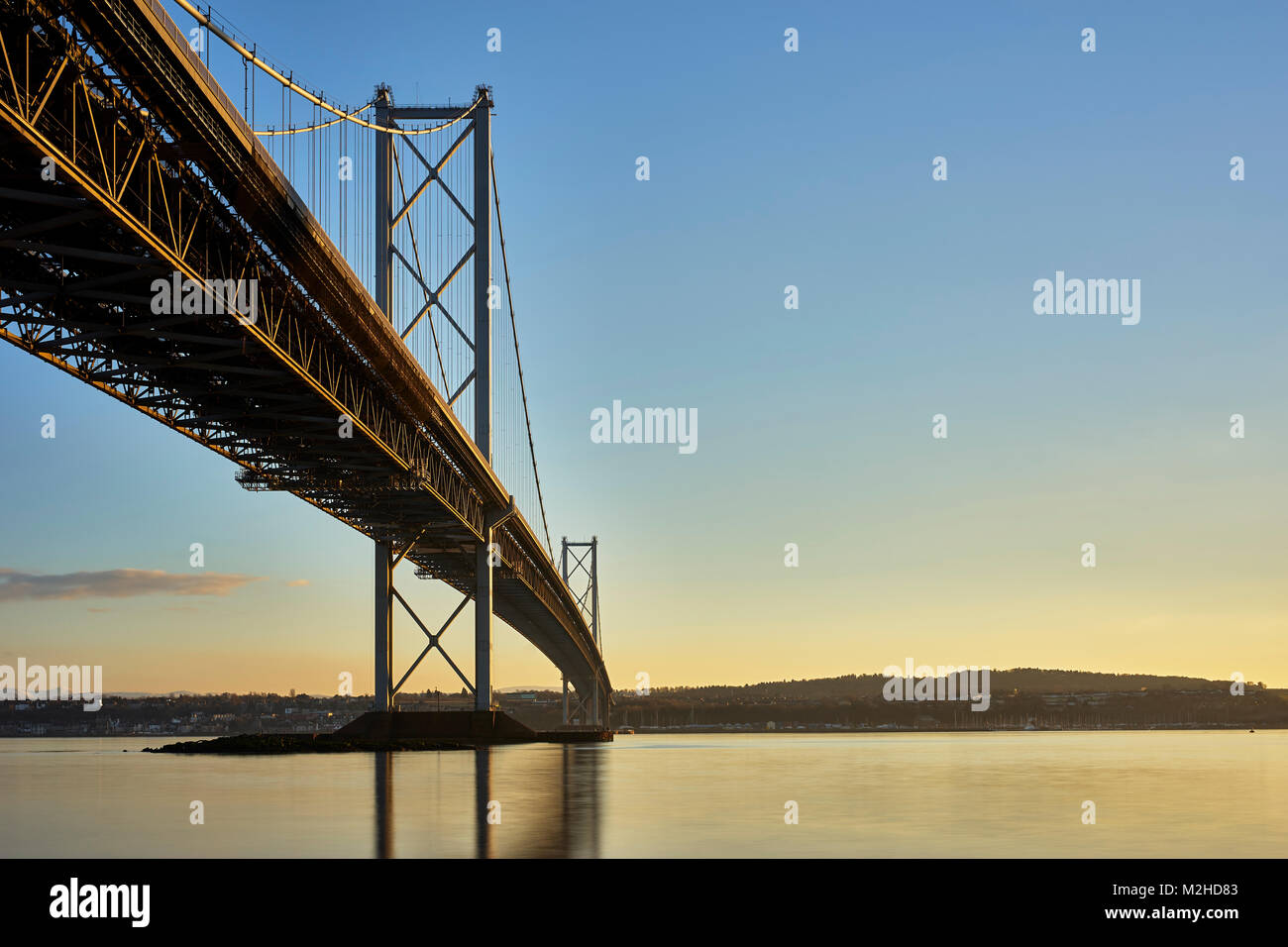 Forth Road Bridge von North Queensferry, Fife, Schottland. Stockfoto