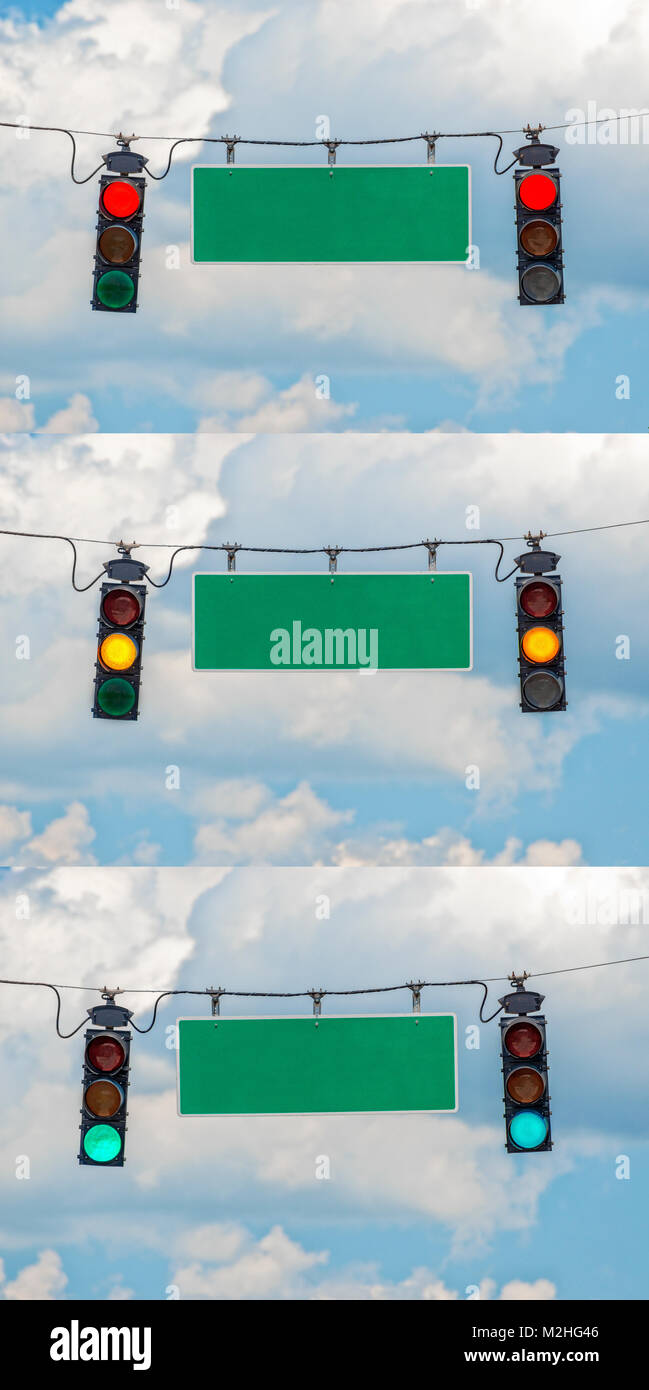 Vertikaler drei verschiedene Bilder zusammen der roten, gelben und grünen Ampeln mit einem leeren Straße Zeichen zwischen ihnen. Blauer Himmel und c Stockfoto