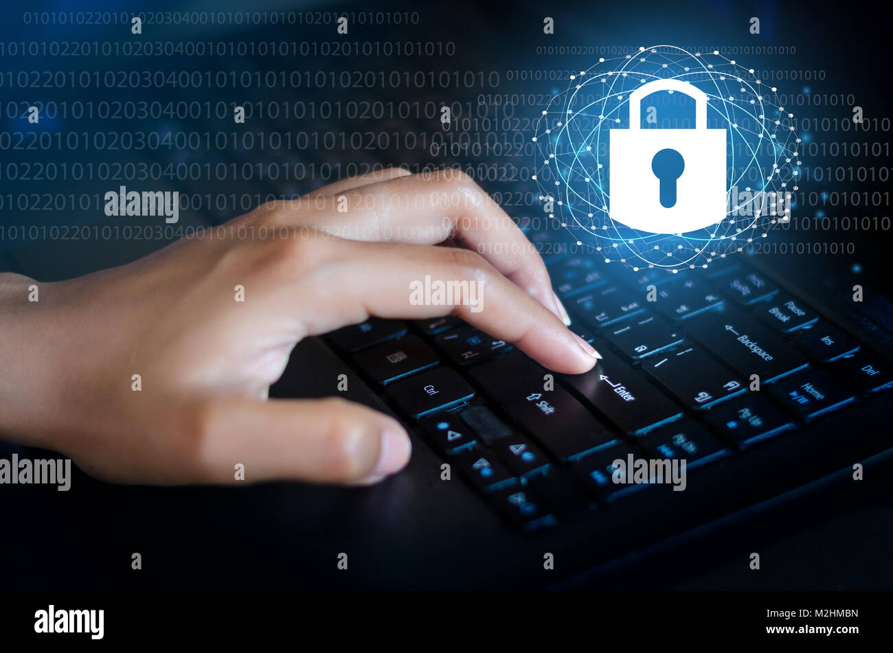 Drücken Sie die Eingabetaste, um den Computer. Key Lock Security System abstract Technology World Digital link Cyber Security auf Hi-tech dunkelblauen Hintergrund, En Stockfoto