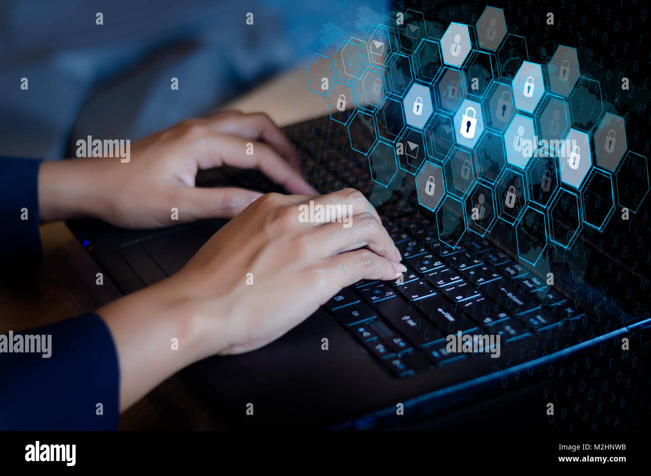 Drücken Sie die Eingabetaste, um den Computer. Key Lock Security System abstract Technology World Digital link Cyber Security auf Hi-tech dunkelblauen Hintergrund, En Stockfoto