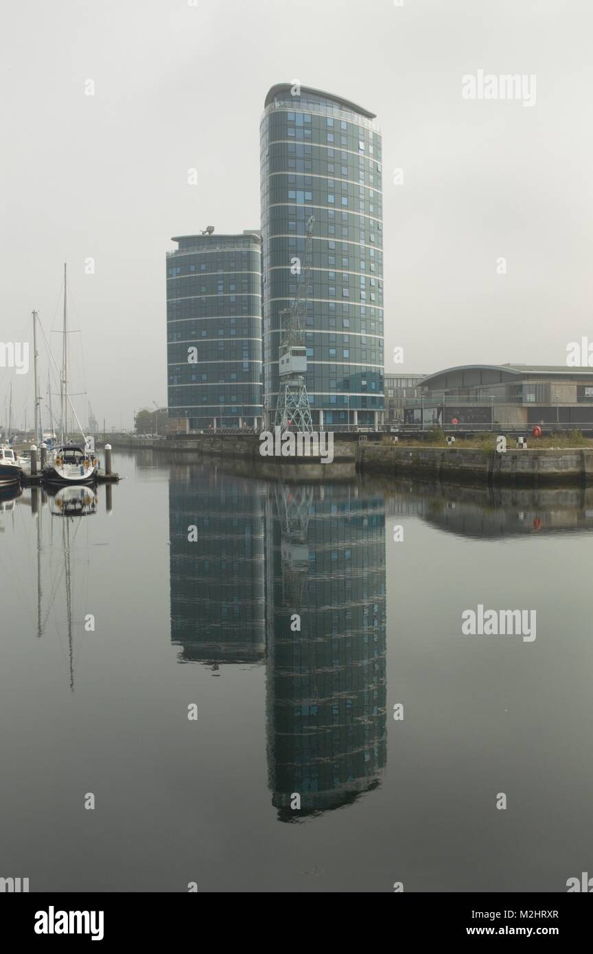 Apartment Gebäude in Chatham Dockside Stockfoto