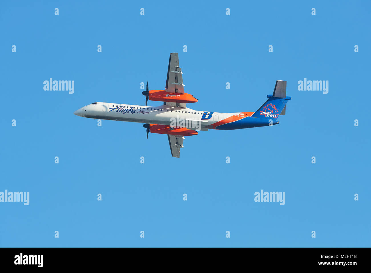 Alaska Horizont Bombardier Dash 8-Q400 Turboprop Regional Airliner klettert entfernt vom internationalen Flughafen von Los Angeles. Kalifornien, USA. Stockfoto