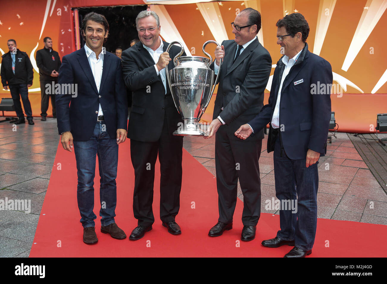 Karl - Heinz Riedle, Frank Henkel, Lutz Diederichs und Fabio Capello bei der Eroeffnung der UEFA Champions League Trophy Tour 2013 in Berlin, 20.09.2013 Stockfoto