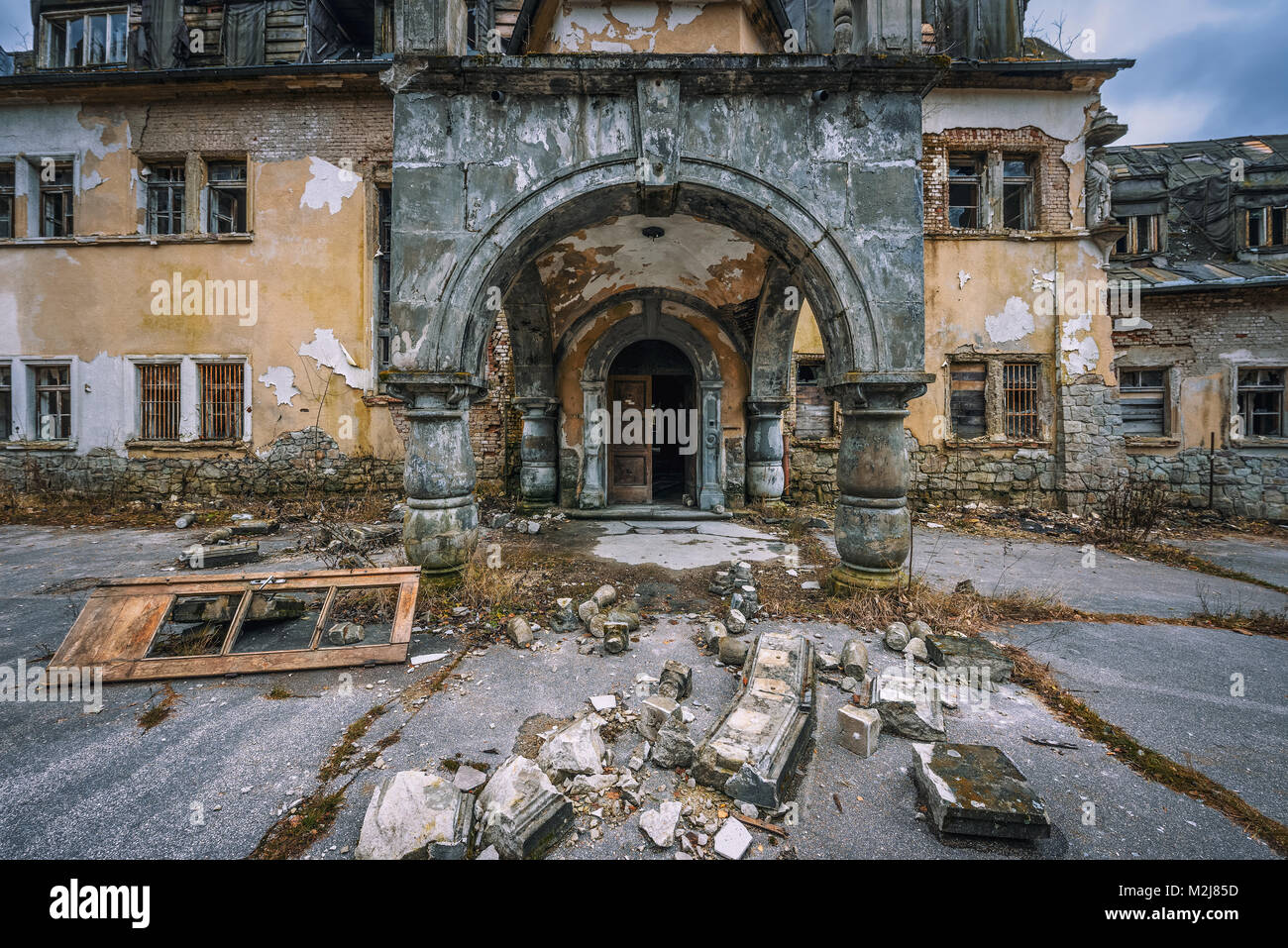 Abgebrochene Health Spa Resort in der Nähe des Dorfes Rajecke Teplice in der Slowakei Stockfoto