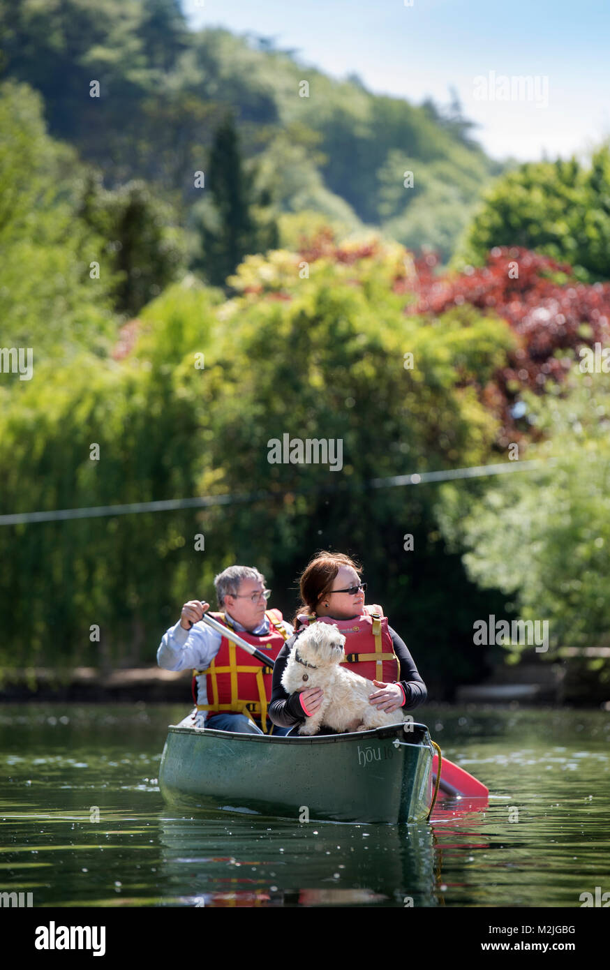 Kanufahrer auf dem Fluss Wye in der Nähe von Symonds Yat in Herefordshire UK Stockfoto