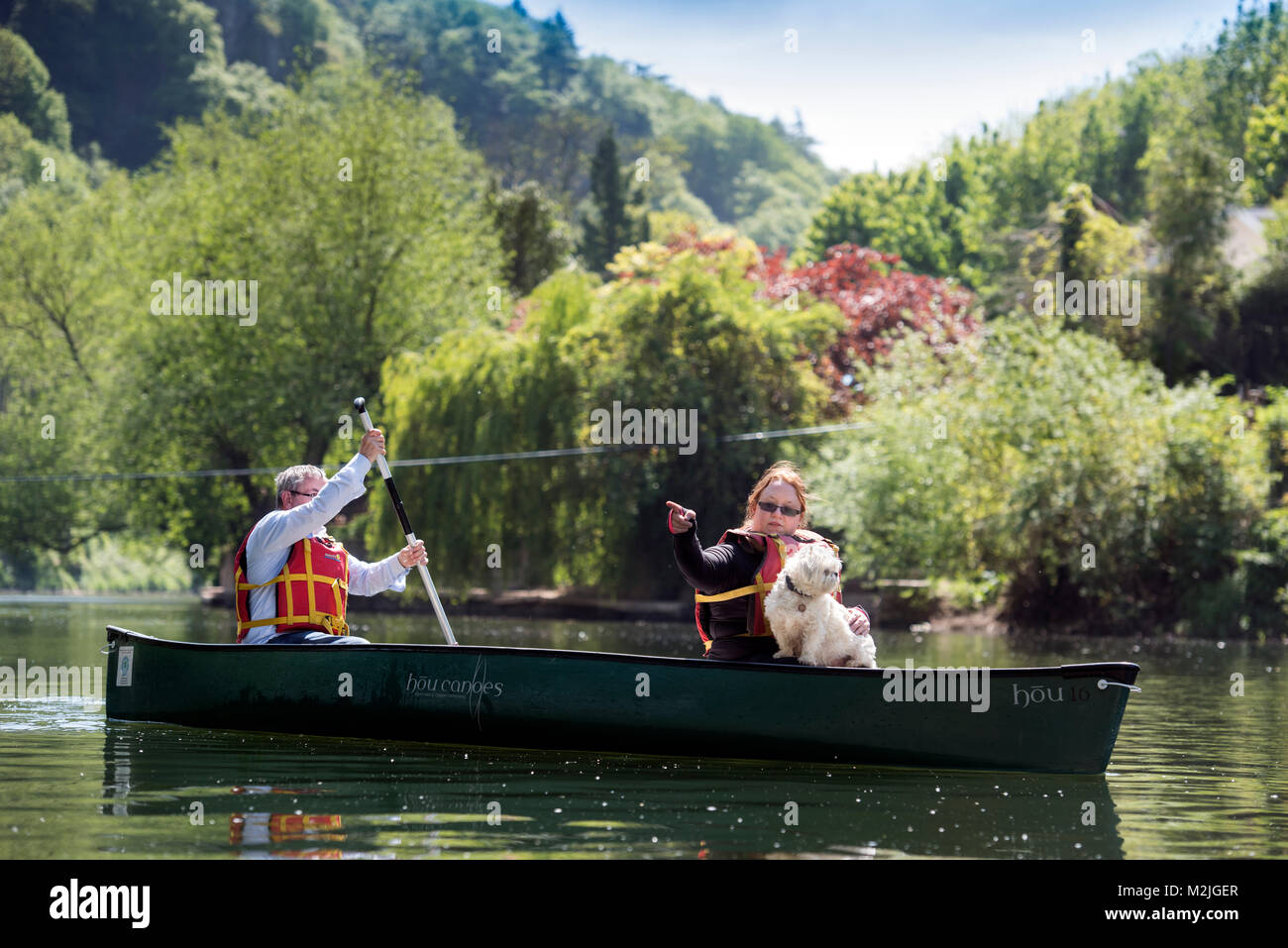 Kanufahrer auf dem Fluss Wye in der Nähe von Symonds Yat in Herefordshire UK Stockfoto