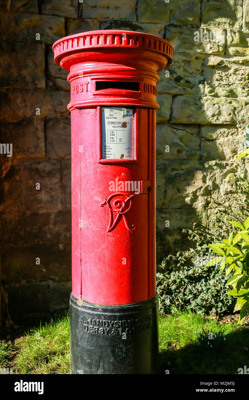 Eine rote Säule, oder Post, Feld mit dem Wappen der Königin Victoria Stockfoto