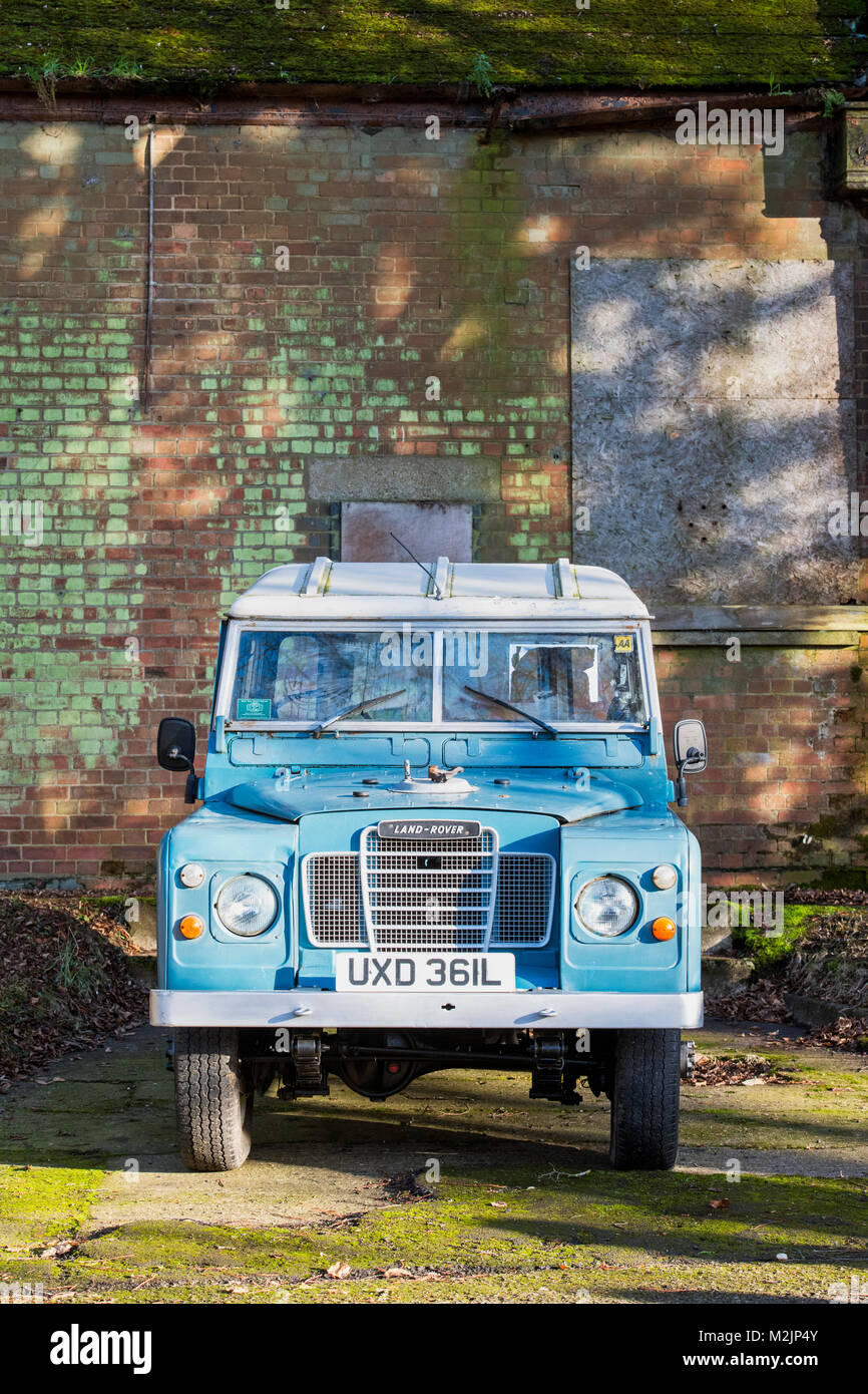 Jahrgang 1973 Land Rover 88 4-ZYL. im Bicester Heritage Center. Bicester, Oxfordshire, England Stockfoto