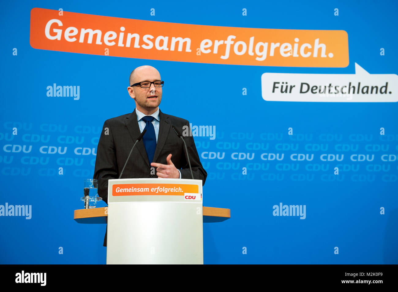 Dr. Peter Tauber CDU-Generalsekretär gibt eine Pressekonferenz nach der Sitzung. Stockfoto