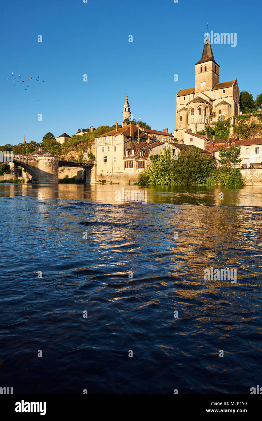 Montmorillon, als "Stadt der Bücher und Schreiben" bekannt, ist eine charmante Stadt liegt auf beiden Seiten des Flusses Gartempe in Central Western Frankreich Stockfoto