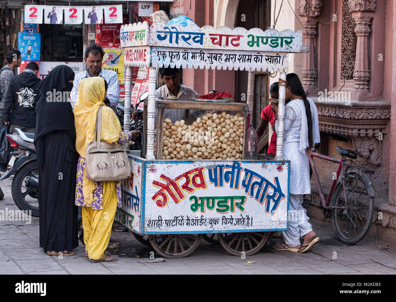 Pani Puri, eine obere indische Snack, Jodhpur, Rajasthan, Indien Stockfoto