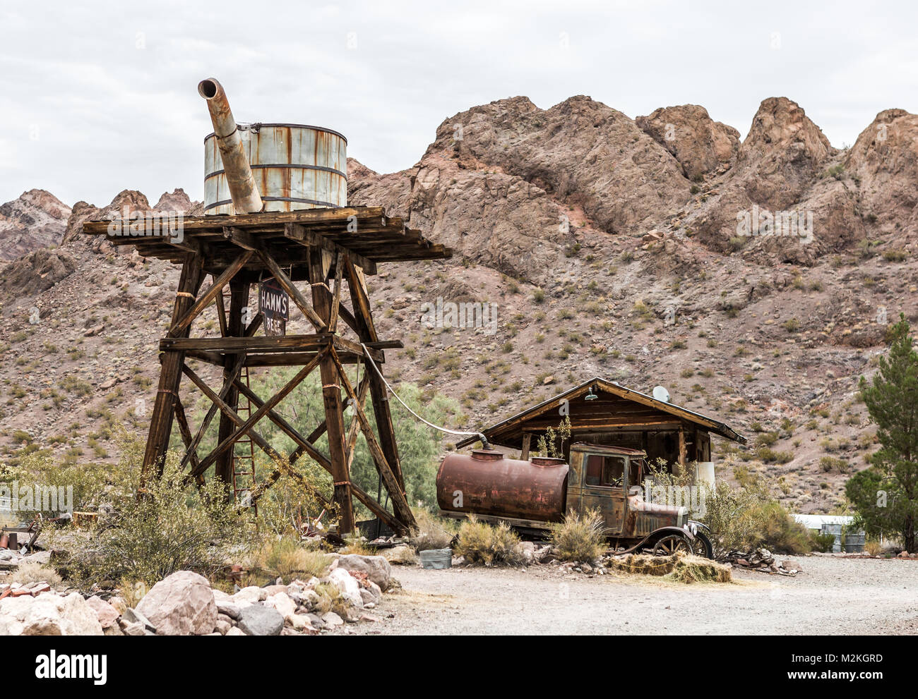 NELSON, USA - 10. Juni: Alte Holz- Tankstelle Häuser und rostigen alten Lastwagen in Nelson Nevada Geisterstadt am 10. Juni ,2015 Stockfoto