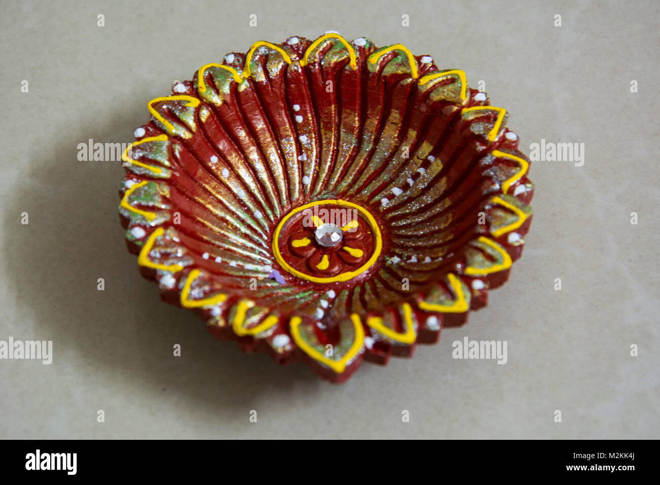 Künstlerische und bunten Öllampen für Diwali Feier Stockfoto