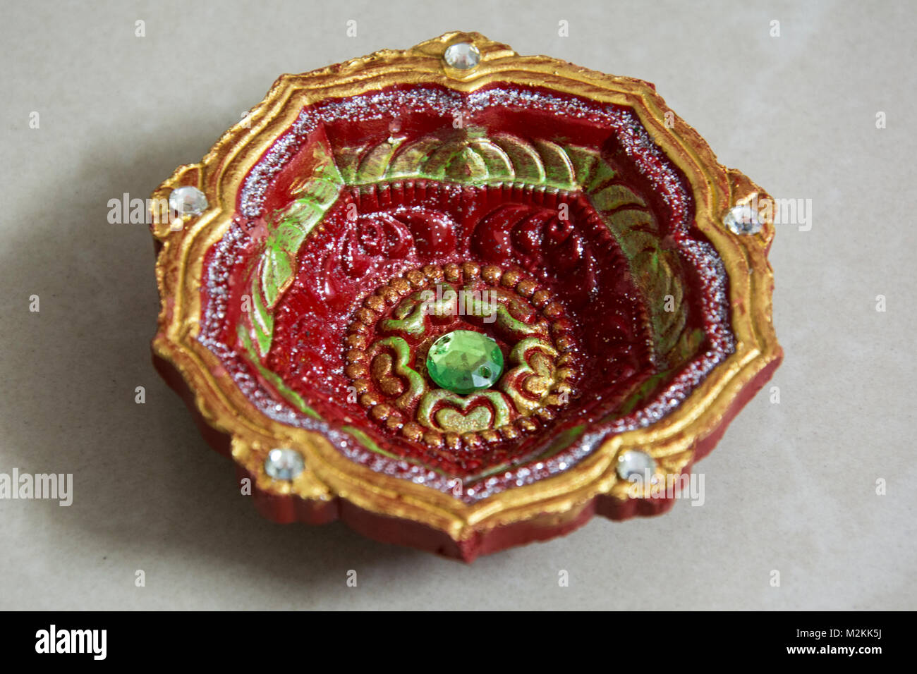 Künstlerische und bunten Öllampen für Diwali Feier Stockfoto