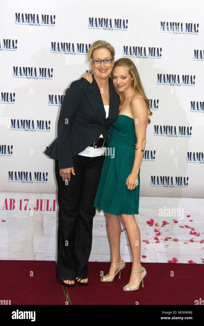 Meryl Streep Und Amanda Seyfried Beim Fotoshooting Zum Film Mamma Mia Im Hotel Adlon Berlin Am 03 07 2008 Stockfotografie Alamy