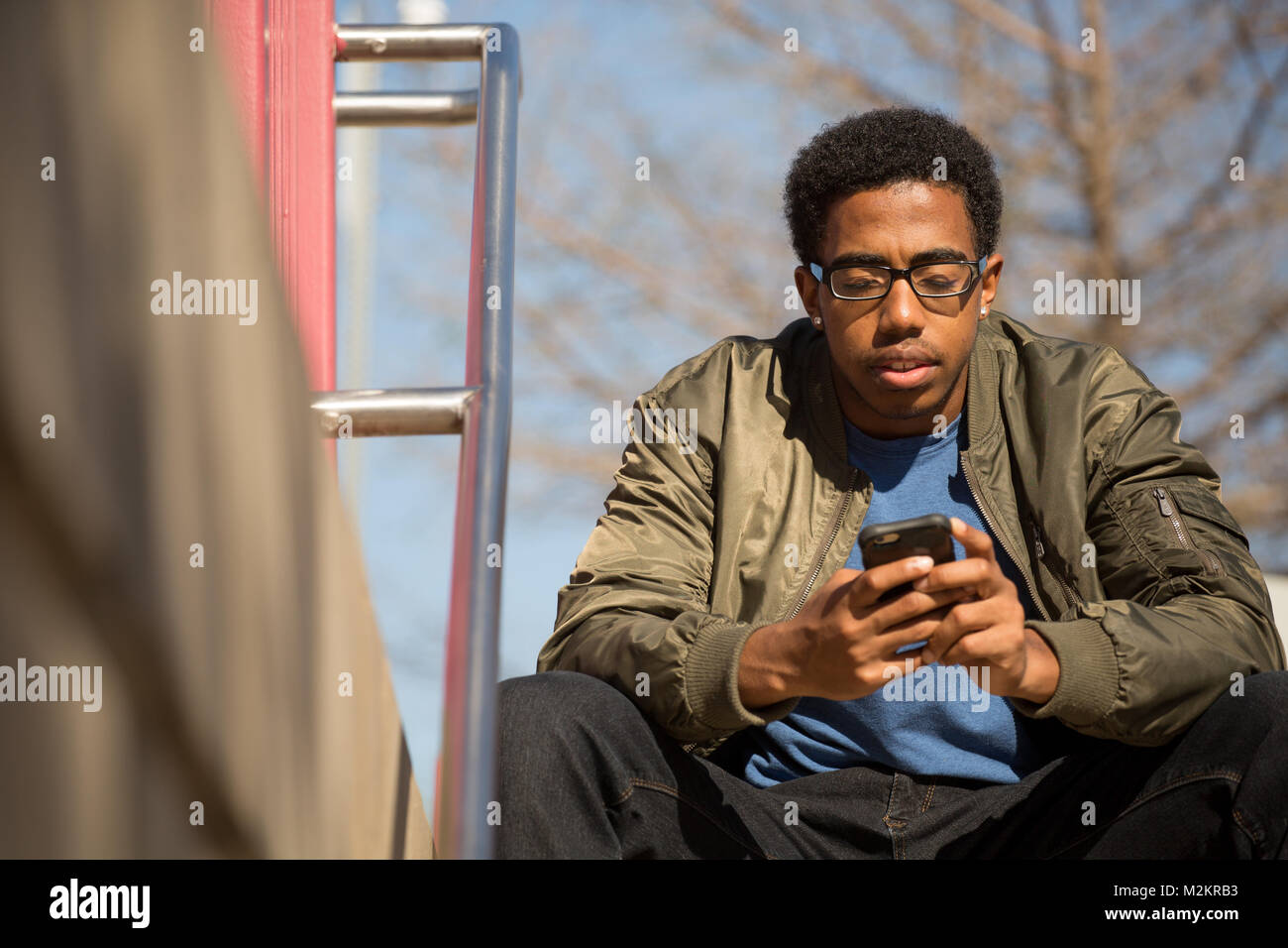 Afrikanische amerikanische Teenager lächelnd. Stockfoto