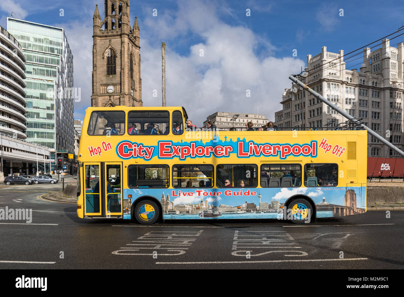 Doppeldecker sightseeing Hop-on Hop-off Bus, Stadt Explorer, Liverpool, Großbritannien Stockfoto