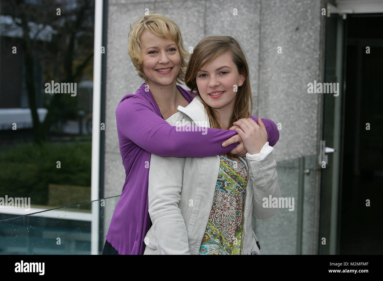 Floriane Daniel (rechts) und Luise Risch am Set der neuen Sat.1Serie 'Der letzte Bulle' 10 Floriane Daniel (rechts) und Luise Risch am Set der neuen Sat.1Serie 'Der letzte Bulle' 10