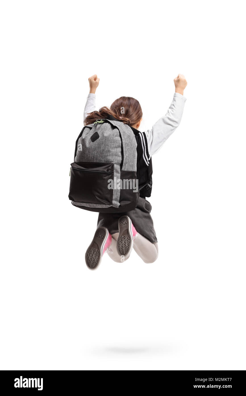 Hintere Aufnahme einer Schülerin mit einem Rucksack springen und gestikulierend Glück auf weißem Hintergrund Stockfoto